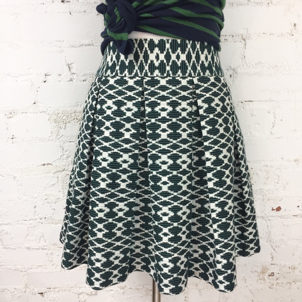 BANANA REPUBLIC Pleated Mini Skirt Size 0 NWT